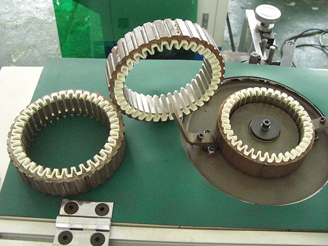 Papiereinfügungsmaschine kontrolliert durch PLC-Programm-Schlitz-Isolierungs-Auto - einfügend